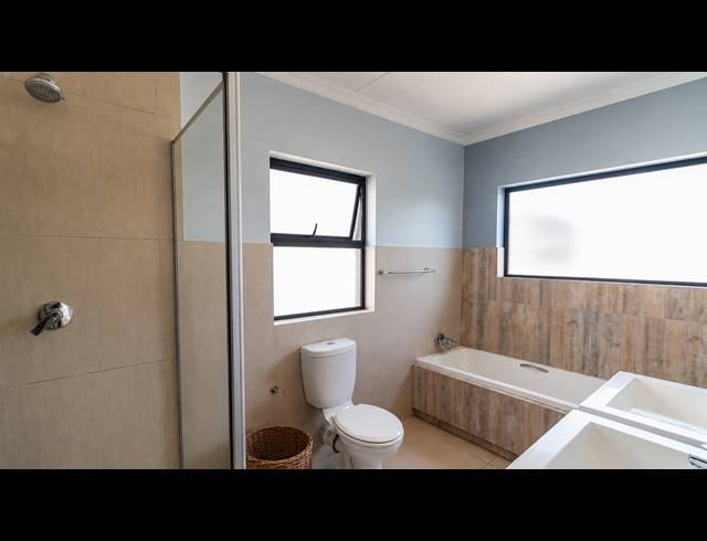 3 BEDROOM TOWNHOUSE FOR SALE IN SUMMERSET